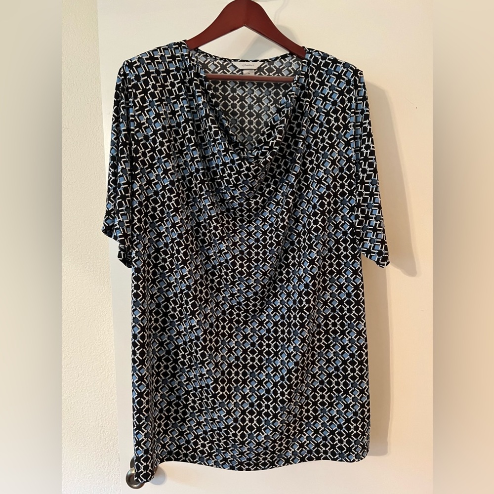 Like New! Mock cowl neck, geometric blouse